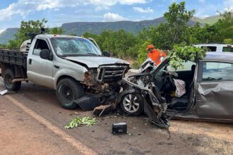 motorista-passa-mal,-invade-a-contramao-e-bate-em-caminhonete-na-br-010