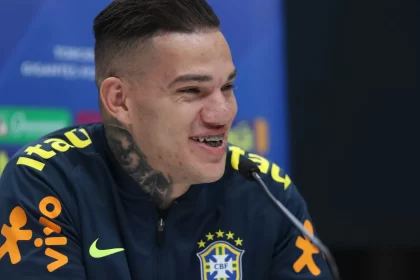 ederson-defende-ancelotti-apos-climao-na-cbf:-‘nao-podemos-fechar-a-porta’