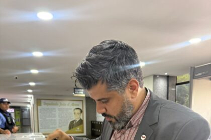 advogado-de-araguaina-recua-e-oficializa-retirada-de-pedido-de-impeachment-contra-laurez:-“resolvi-deixar-essa-guerra-que-nao-me-pertence” 