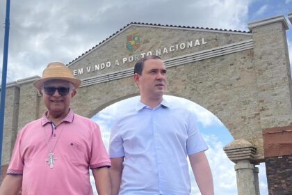 vicentinho-jr-alinha-com-bispo-sobre-turismo-religioso-em-porto-e-anuncia-recursos-para-reforma-da-catedral