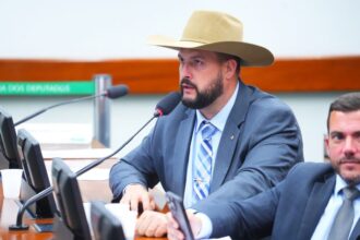 comissao-de-constituicao-e-justica-aprova-proposta-sobre-jornada-e-pausas-de-motoristas