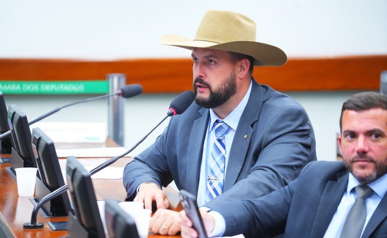 comissao-de-constituicao-e-justica-aprova-proposta-sobre-jornada-e-pausas-de-motoristas