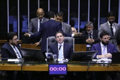 hugo-motta-espera-que-banco-central-reduza-juros-nas-proximas-reunioes-do-copom