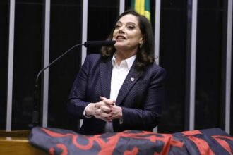 lei-cria-dia-nacional-das-meninas-e-muda-data-do-dia-nacional-da-mulher