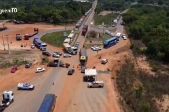 prefeito-fecha-acessos-de-cidade-pela-to-222-apos-aumento-do-fluxo-de-veiculo-pesados-e-pressiona-dnit:-‘tapa-buraco-nao-resolve’