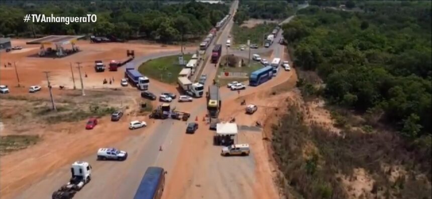 prefeito-fecha-acessos-de-cidade-pela-to-222-apos-aumento-do-fluxo-de-veiculo-pesados-e-pressiona-dnit:-‘tapa-buraco-nao-resolve’