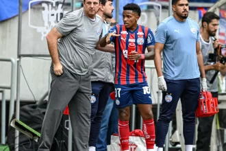 focado-na-libertadores,-bahia-encara-desesperado-fortaleza-em-classico-na-arena-fonte-nova