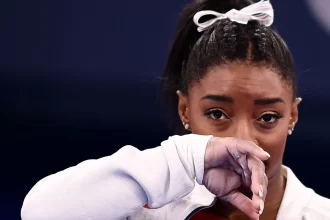 simone-biles-conta-problemas-com-implantes-de-silicone-e-admite-susto-apos-cirurgia
