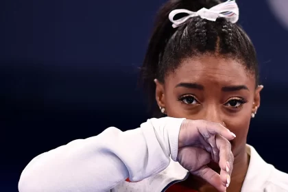 simone-biles-conta-problemas-com-implantes-de-silicone-e-admite-susto-apos-cirurgia