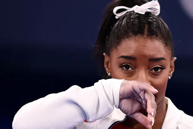 simone-biles-conta-problemas-com-implantes-de-silicone-e-admite-susto-apos-cirurgia