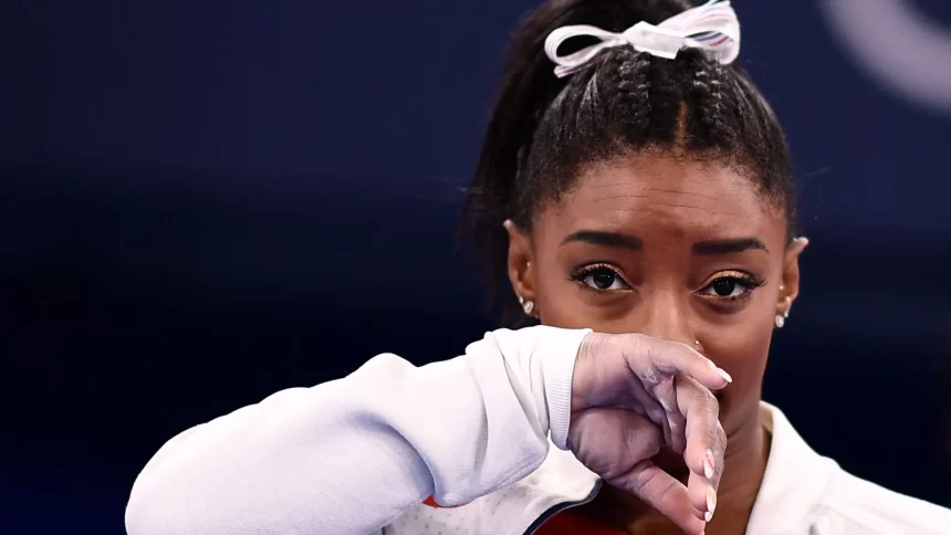 simone-biles-conta-problemas-com-implantes-de-silicone-e-admite-susto-apos-cirurgia