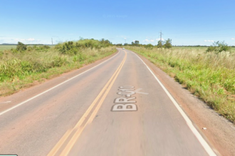 carro-capota-e-deixa-pelo-menos-uma-pessoa-morta-e-feridos-na-br-010