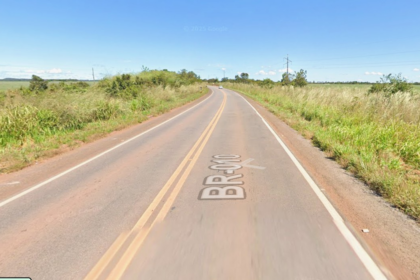 carro-capota-e-deixa-pelo-menos-uma-pessoa-morta-e-feridos-na-br-010