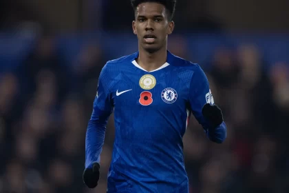 torcedores-do-chelsea-‘celebram’-ausencia-de-estevao-em-vitoria-no-ingles