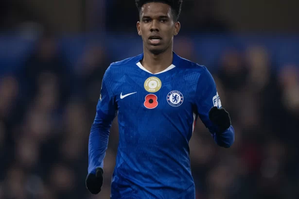 torcedores-do-chelsea-‘celebram’-ausencia-de-estevao-em-vitoria-no-ingles