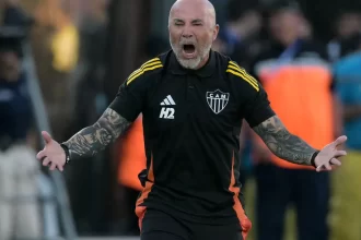 sampaoli-promete-seguir-no-galo-mesmo-sem-reforcos-para-proxima-temporada