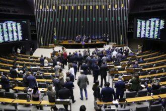 prisao-de-bolsonaro-repercute-nos-discursos-de-deputados-no-plenario-da-camara