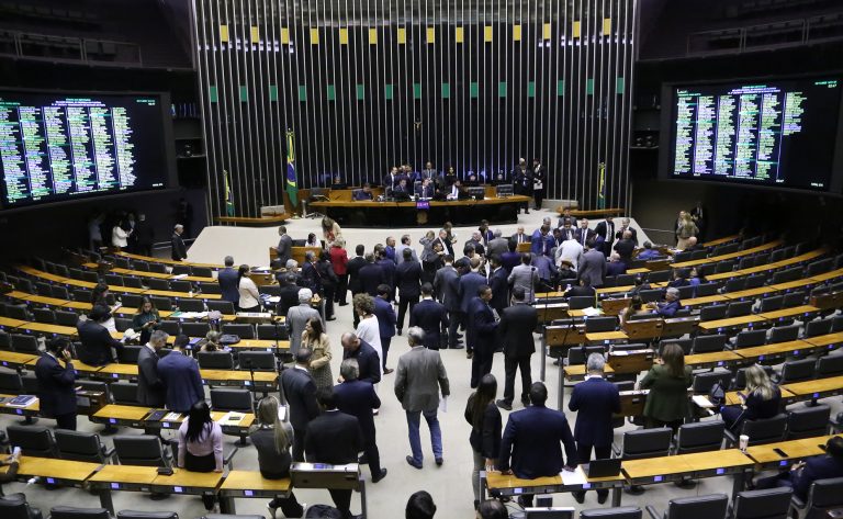 prisao-de-bolsonaro-repercute-nos-discursos-de-deputados-no-plenario-da-camara