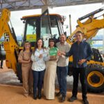 municipio-de-barrolandia-recebe-doacao-de-retroescavadeira-em-parceria-com-janad-valcari
