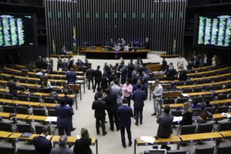 camara-aprova-atualizacao-de-norma-internacional-sobre-dano-por-poluicao-de-oleo