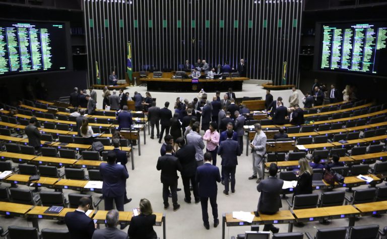 camara-aprova-atualizacao-de-norma-internacional-sobre-dano-por-poluicao-de-oleo
