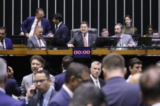 deputados-e-senadores-rejeitam-vetos-a-projeto-de-renegociacao-de-dividas-dos-estados