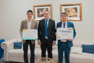 deputado-dr.-danilo-alencar-entrega-titulos-a-seus-homenageados-em-sessao-solene-da-aleto