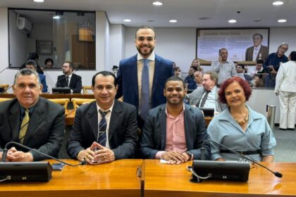 professora-janad-valcari-homenageia-personalidades-com-titulo-de-cidadao-tocantinense