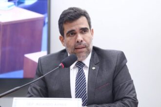 comissao-aprova-projeto-que-preve-cursos-e-campanhas-para-incentivar-a-parentalidade-positiva