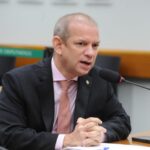 comissao-aprova-uso-obrigatorio-de-fonte-tamanho-14-em-comunicacoes-para-idosos