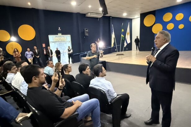 gestos,-discurso-e-contraste:-a-arquitetura-da-nova-estrategia-de-laurez-moreira