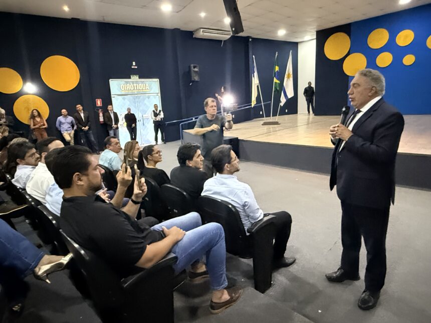 gestos,-discurso-e-contraste:-a-arquitetura-da-nova-estrategia-de-laurez-moreira