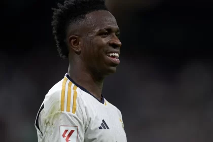 vinicius-junior-celebra-o-tetra-da-libertadores:-‘ser-flamengo-e-um-carnaval’