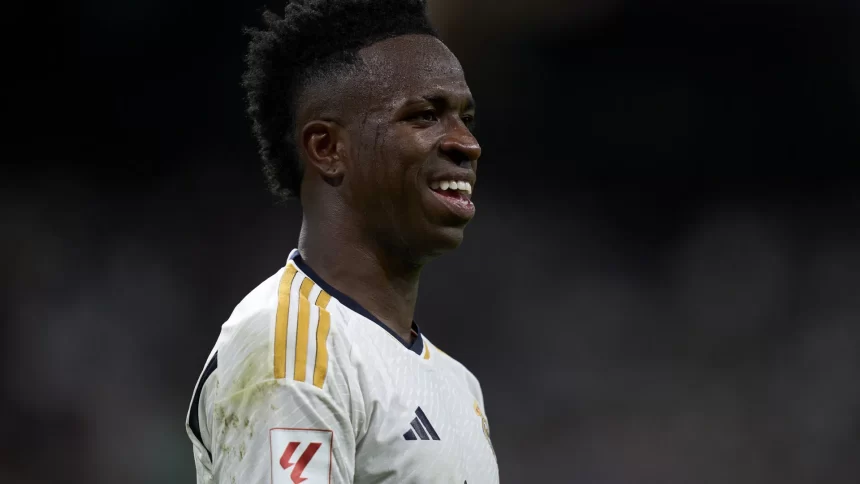 vinicius-junior-celebra-o-tetra-da-libertadores:-‘ser-flamengo-e-um-carnaval’