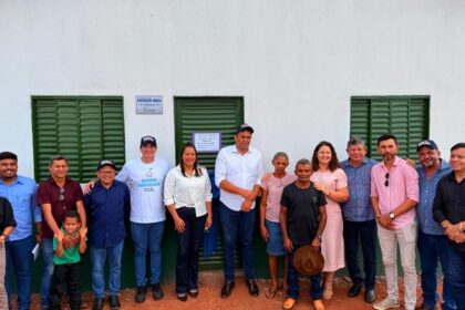 mais-moradia:-alexandre-guimaraes-participa-da-entrega-de-16-casas-populares-em-recursolandia-ao-lado-do-prefeito-vinicius-barbosa