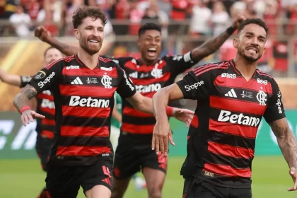 danilo-soube-que-jogaria-na-prelecao-e-se-inspirou-em-lema-popular-do-flamengo