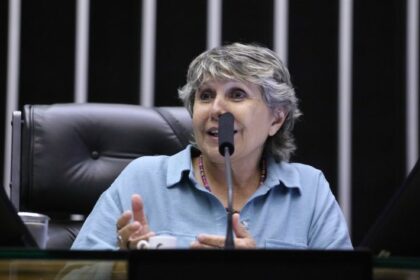 deputada-defende-carater-multidisciplinar-no-enfrentamento-ao-hiv/aids