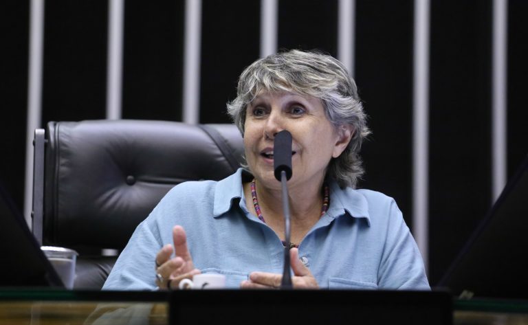 deputada-defende-carater-multidisciplinar-no-enfrentamento-ao-hiv/aids