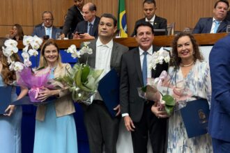 deputado-nilton-franco-entrega-titulo-de-cidadao-tocantinense-e-homenageia-personalidades-em-sessao