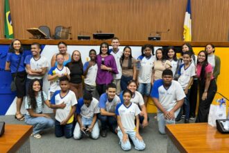 professora-janad-valcari-recebe-estudantes-da-escola-estadual-novo-horizonte-na-aleto