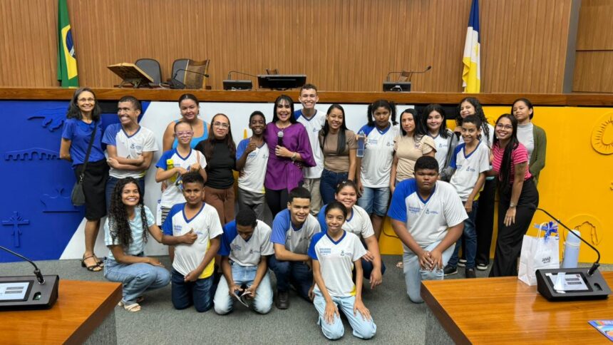 professora-janad-valcari-recebe-estudantes-da-escola-estadual-novo-horizonte-na-aleto