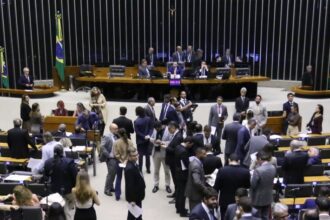 deputados-analisam-proposta-que-isenta-ipva-de-veiculos-com-mais-de-20-anos;-acompanhe