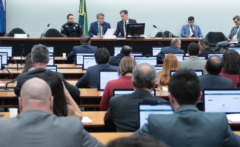comissao-aprova-ldo-de-2026-com-prazo-para-execucao-de-65%-das-emendas-parlamentares