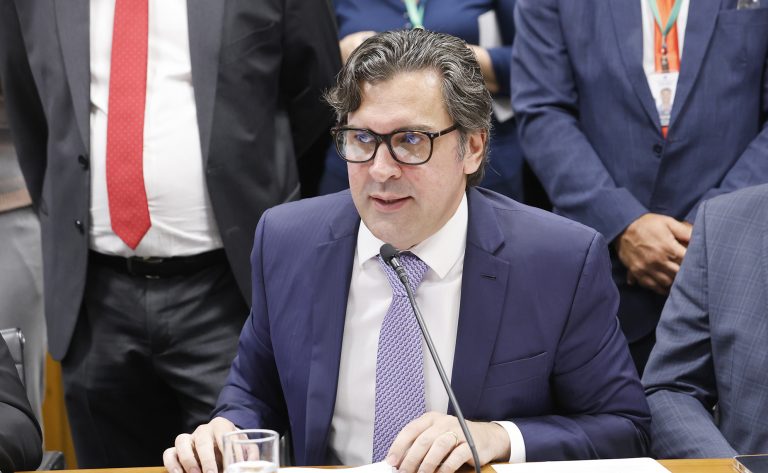 comissao-mista-de-orcamento-aprova-relatorio-preliminar-do-orcamento-de-2026