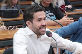 conselho-de-etica-abre-dois-processos-disciplinares-contra-o-deputado-andre-janones