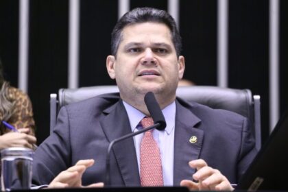 alcolumbre-diz-que-pedira-parecer-juridico-da-camara-e-do-senado-sobre-decisao-de-gilmar-mendes