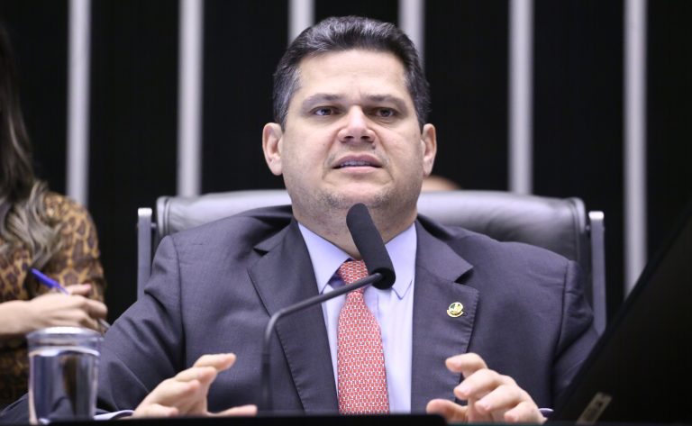 alcolumbre-diz-que-pedira-parecer-juridico-da-camara-e-do-senado-sobre-decisao-de-gilmar-mendes