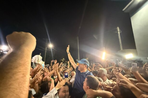 aos-gritos-de-“o-curraleiro-voltou”,-wanderlei-e-recebido-por-multidao-de-apoiadores-em-taquaralto-e-e-carregado-nos-bracos;-prefeitos-e-deputados-tambem-comemoram