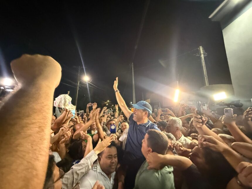 aos-gritos-de-“o-curraleiro-voltou”,-wanderlei-e-recebido-por-multidao-de-apoiadores-em-taquaralto-e-e-carregado-nos-bracos;-prefeitos-e-deputados-tambem-comemoram