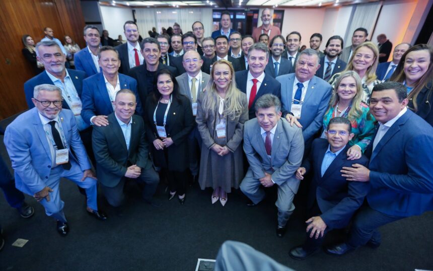 parlamentares-de-todo-o-pais-elegem-diretoria-da-unale-para-2026